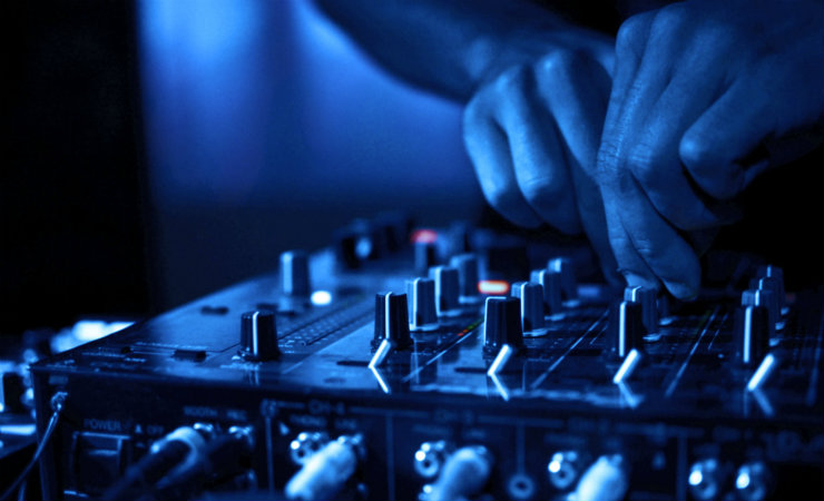 Apple Music будет транслировать DJ-миксы благодаря договорённости с Dubset