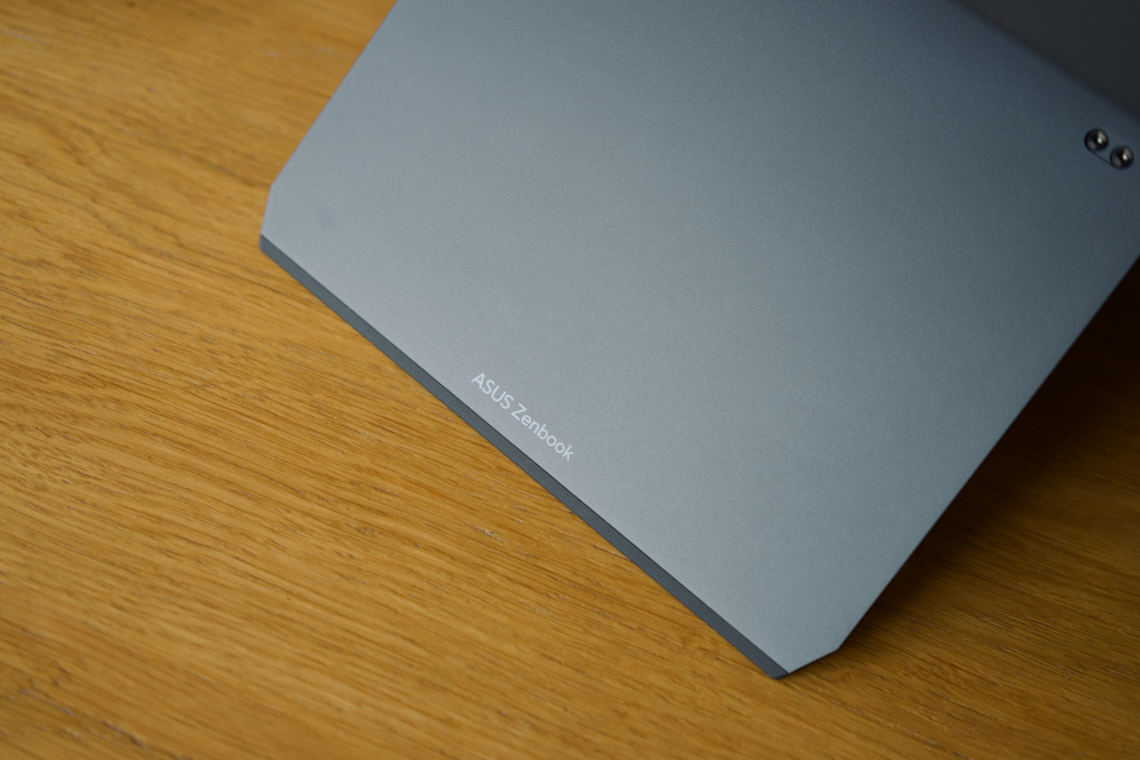 ASUS Zenbook DUO (UX8406C)