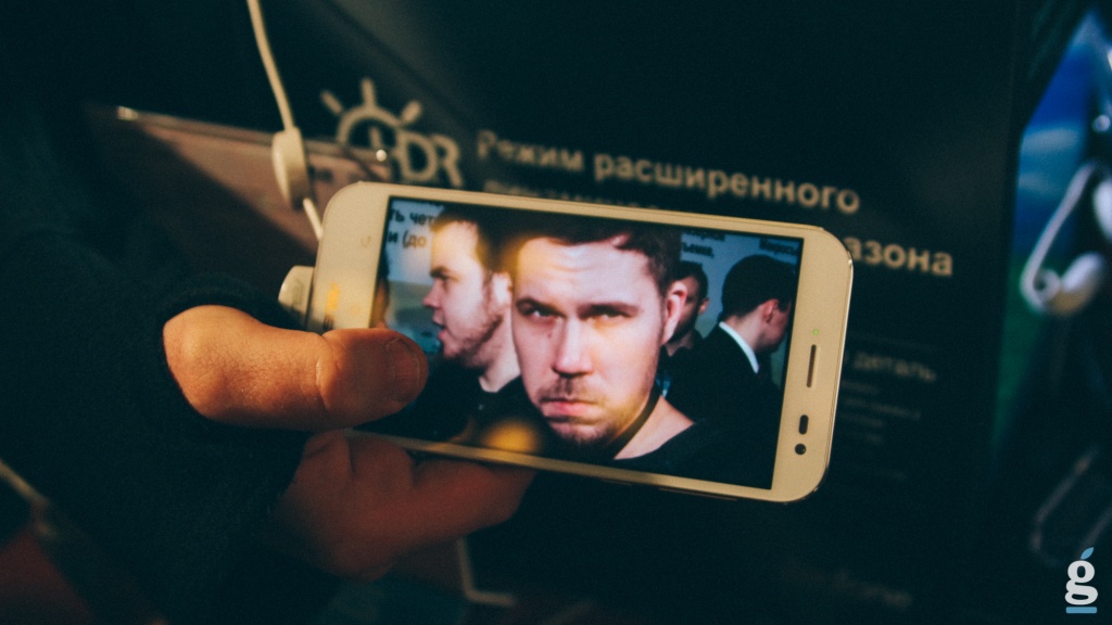 ASUS ZenFone Zoom в России