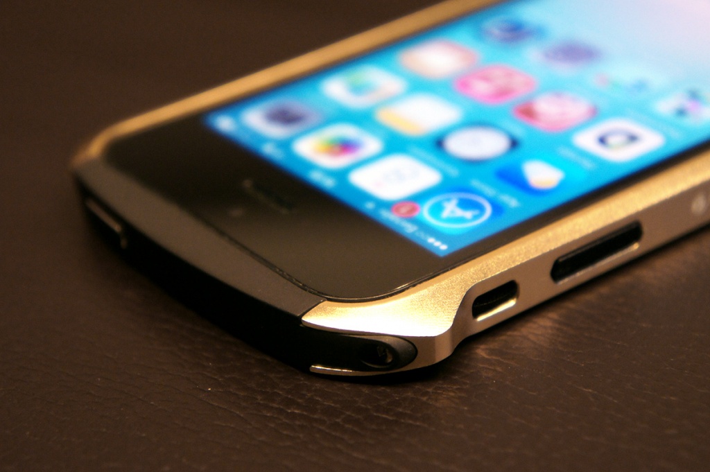 Обзор алюминиевого бампера для iPhone 5 и 5s — Draco DUCATI