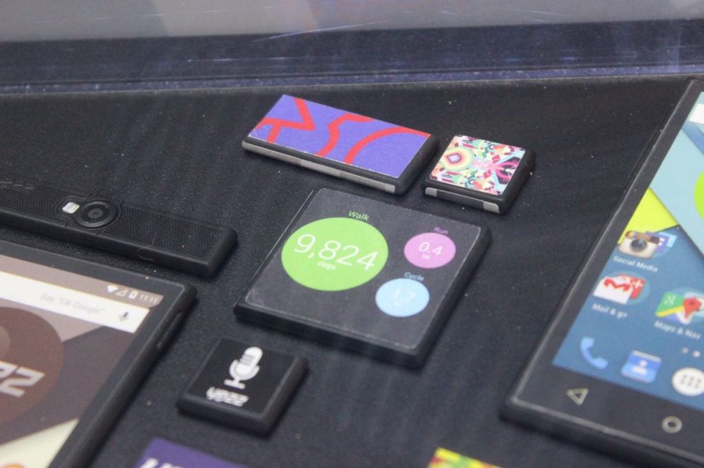Новинки MWC 15: первый взгляд на модульный смартфон Yezz
