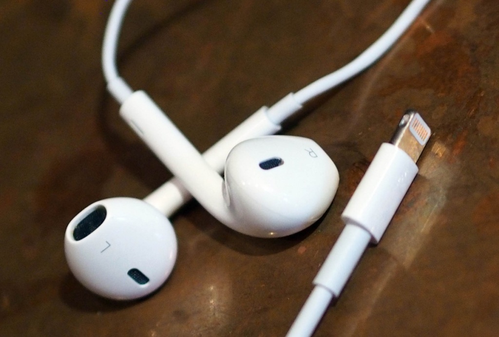 Почему Apple должна выпустить беспроводные наушники EarPods?