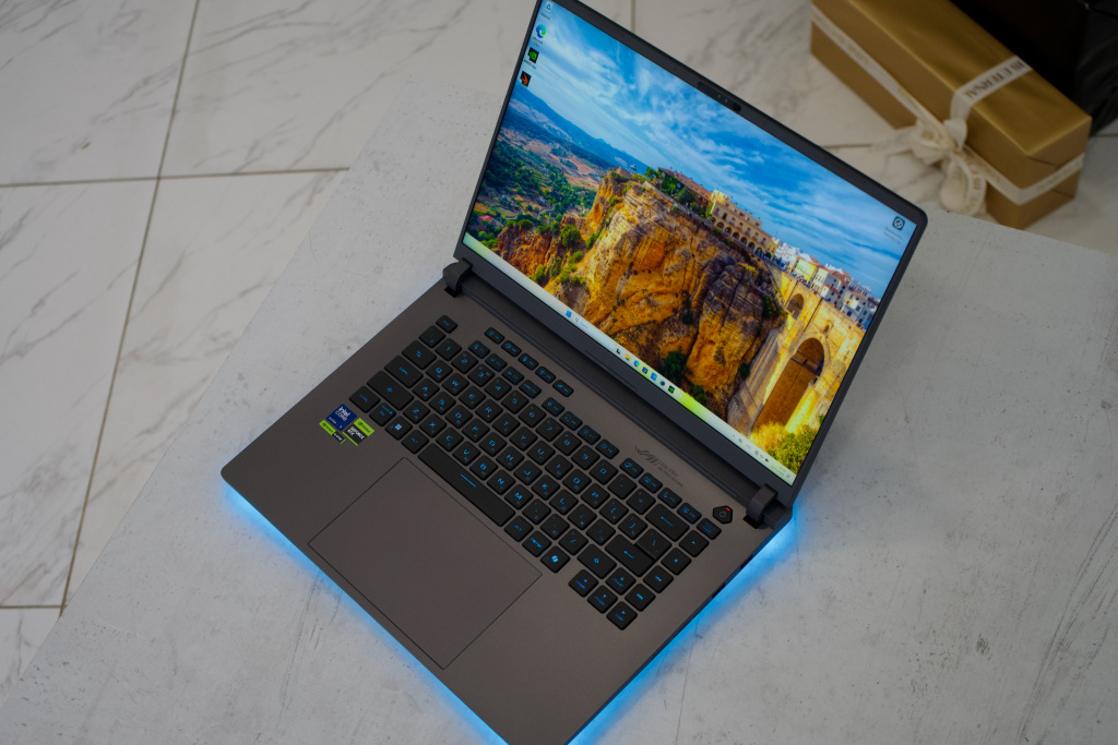 ASUS ROG Strix G16 (G615LR)