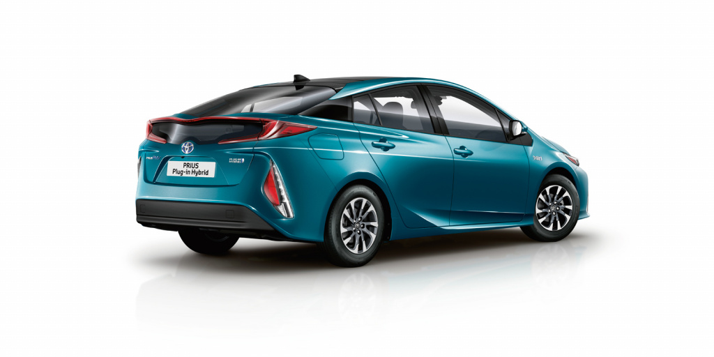 Toyota бесплатно поделится патентами на производство гибридных автомобилей