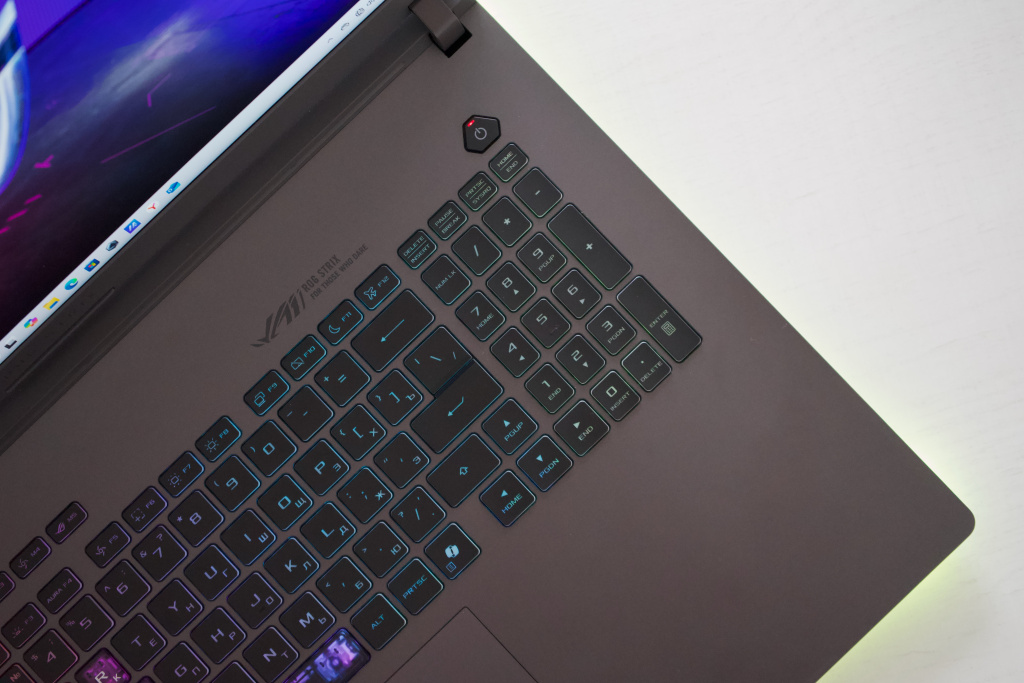 Asus ROG Strix G815LW (2025) Asus ROG Strix G815LW (2025)