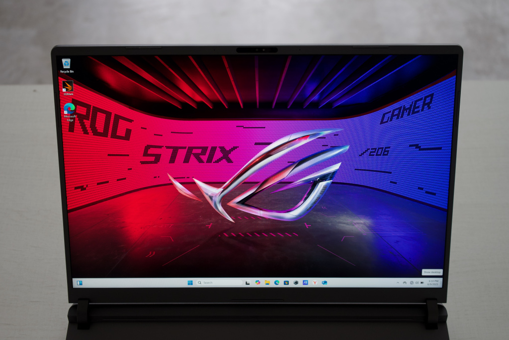 Asus ROG Strix G815LW (2025) Asus ROG Strix G815LW (2025)