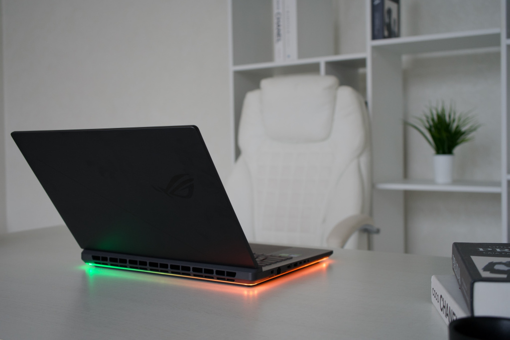 Asus ROG Strix G815LW (2025) Asus ROG Strix G815LW (2025)