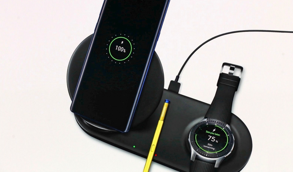 Samsung представила беспроводную зарядку Wireless Charger Duo
