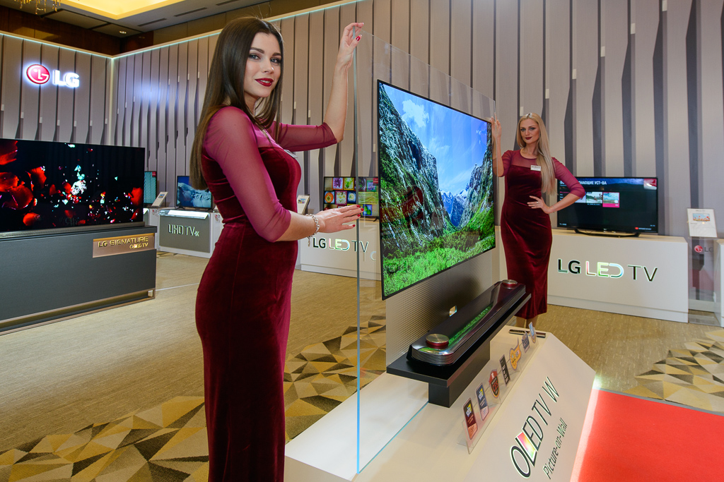 Тончайший OLED телевизор LG W7 (с толщиной OLED-панели 2,57 мм для 65-дюймовой модели)