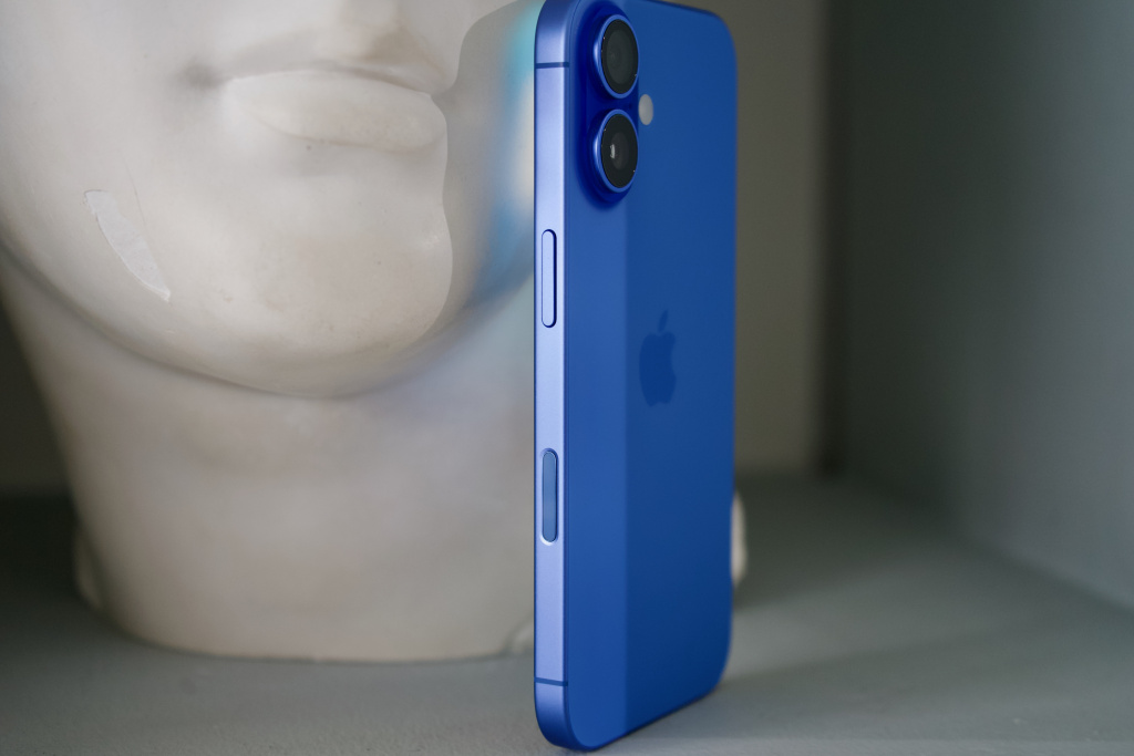 iPhone 16 iPhone 16