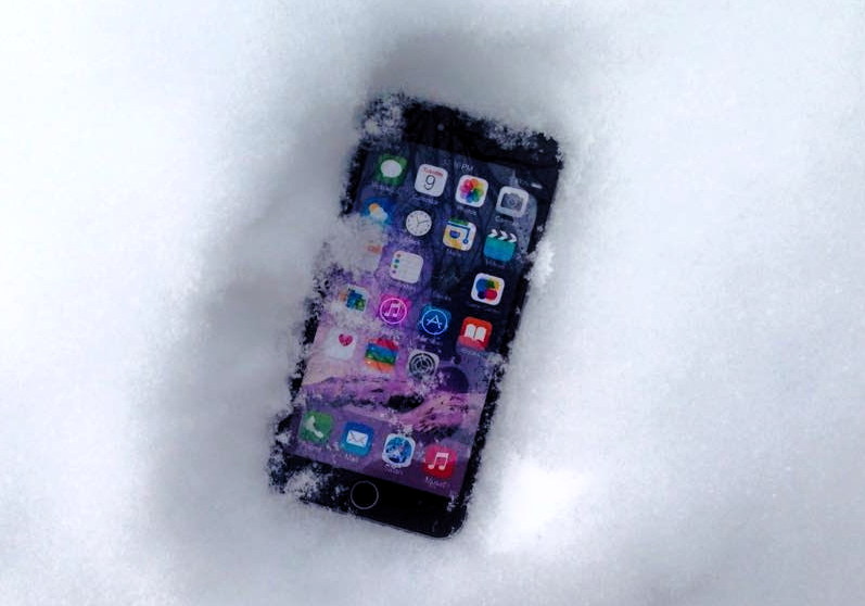 айфон в снегу
