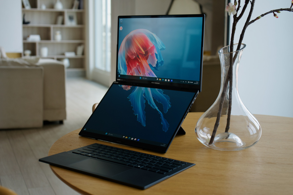 ASUS Zenbook DUO (UX8406C)