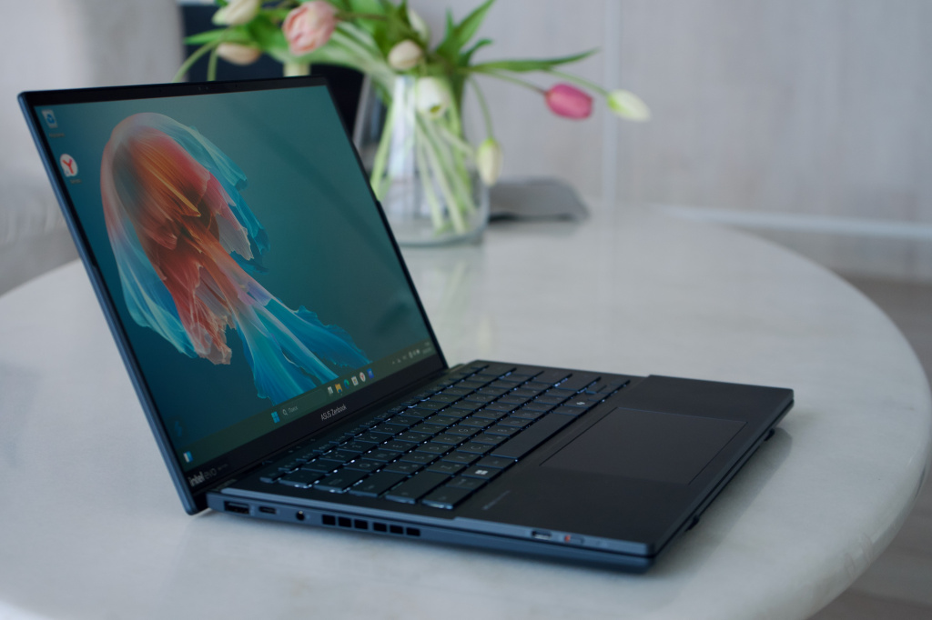 ASUS Zenbook DUO (UX8406C)