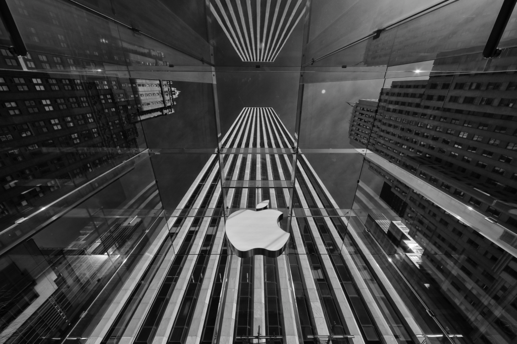 Финансовый отчет Apple: отличные продажи iPhone и Mac, падение спроса на iPad
