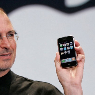 Стив Джобс ударил iPhone об пол, чтобы произвести впечатление на журналистов
