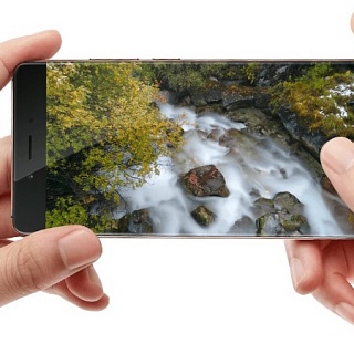 ZTE Nubia Z11 — безрамочный смартфон с 6 ГБ RAM, Snapdragon 820 и автографом Криштиану Роналду