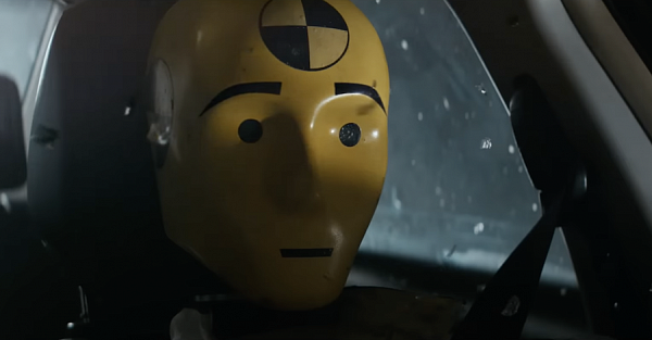 Apple хвастается, как похорошел iPhone при Тиме Куке, в двух красивых видосах