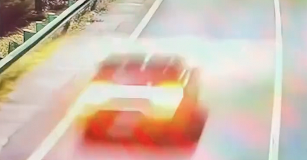 Китайский седан наплевал на педаль тормоза и проехал почти 500 км, пока не кончился бензин