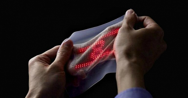 Японские учёные разработали гибкий дисплей, который можно приклеить на руку