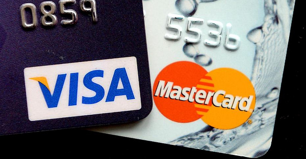 У россиян отняли возможность получить полноценные карты Visa и MasterCard