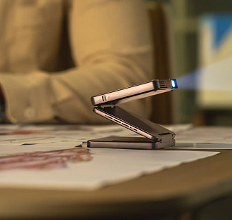 Тренд на фолды дошёл до проекторов? Представлен первый в мире складной проектор Aurzen Zip