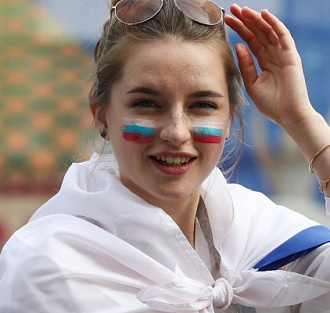 Администрация «ВКонтакте» вступилась за российских болельщиц, развлекающихся с иностранными фанатами футбола