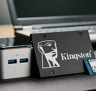 Покупатель нашел на своем SSD Kingston необычное послание. Плюс сто к настроению!