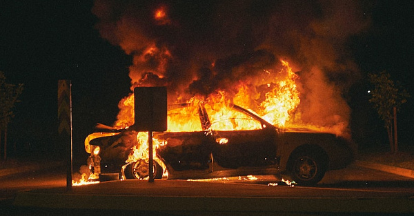 Hyundai и Kia: «Паркуйте машины подальше от дома — они загораются сами!»
