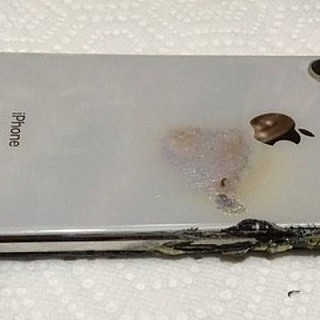 Пользователь iPhone XS Max пожаловался на возгорание смартфона в кармане