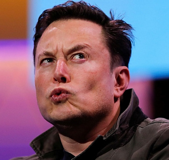 Такого краш-теста Tesla Cybertruck вы точно не видели 🫣