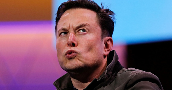 Такого краш-теста Tesla Cybertruck вы точно не видели 🫣