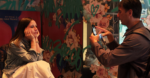 Российский фотограф сравнил плёночную мыльницу с режимом имитации фотоплёнки HONOR 400 Pro