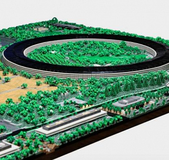 Вау! Это 35-килограммовый макет Apple Park из LEGO