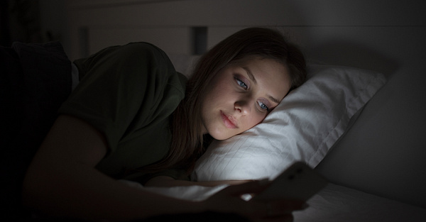 Обладатели iPhone рискуют проспать работу или учёбу из-за опасного бага в iOS