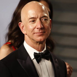 Глава Amazon — самый богатый человек планеты. Forbes назвал его неудачником