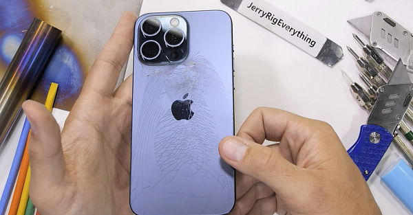 iPhone 15 Pro Max совсем плох — его можно сломать одним неловким движением