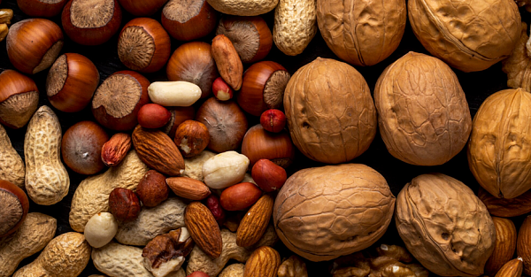 Маркетплейсы торгуют опасным орехом, на который подсели подростки