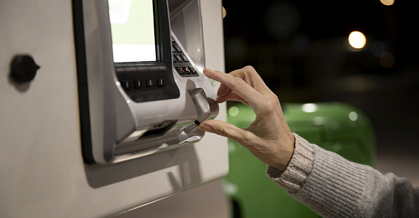 В России хотят ограничить внесение денег через банкоматы