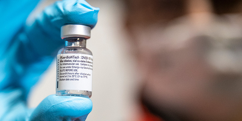 Россияне скупают иностранные сертификаты о вакцинации. Они и не догадываются, насколько это опасно