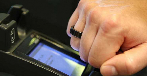 В московском метро появились кольца с «Тройкой»