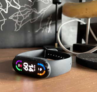 Обзор Xiaomi Mi Band 6: почему Huawei Band 6 оказался удобнее и какой браслет купить?