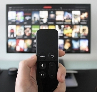 В онлайн-кинотеатрах так и не появились бесплатные телеканалы. Это что, саботаж?