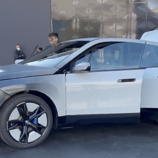 CES 2022: BMW iX, которая мгновенно меняет цвет кузова. Просто посмотрите на это! 😱