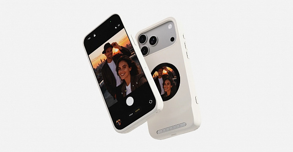 Самый необычный чехол для iPhone 17 Pro: у него есть дисплей и слот для карты памяти