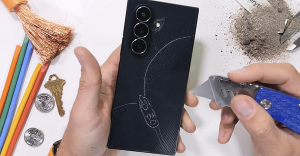 Популярнейший блогер эффектно показал самое слабое место Samsung Galaxy Z TriFold