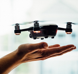 В России появился почтамат для дронов. Ему не нужны почтальоны