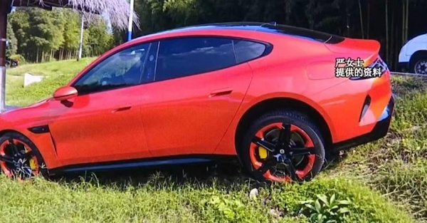 Посмотрите, какое место для парковки выбрал электрокар Xiaomi SU7. А можно нам другое будущее?