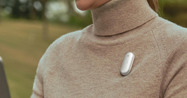 Дело Humane живет: на CES представили две умные клипсы на одежду с микрофонами