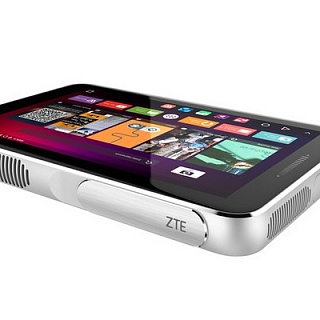 ZTE Spro Plus — планшет и проектор в одном корпусе