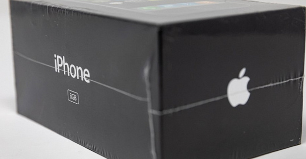 Нераспечатанный iPhone продали за 2,5 млн рублей